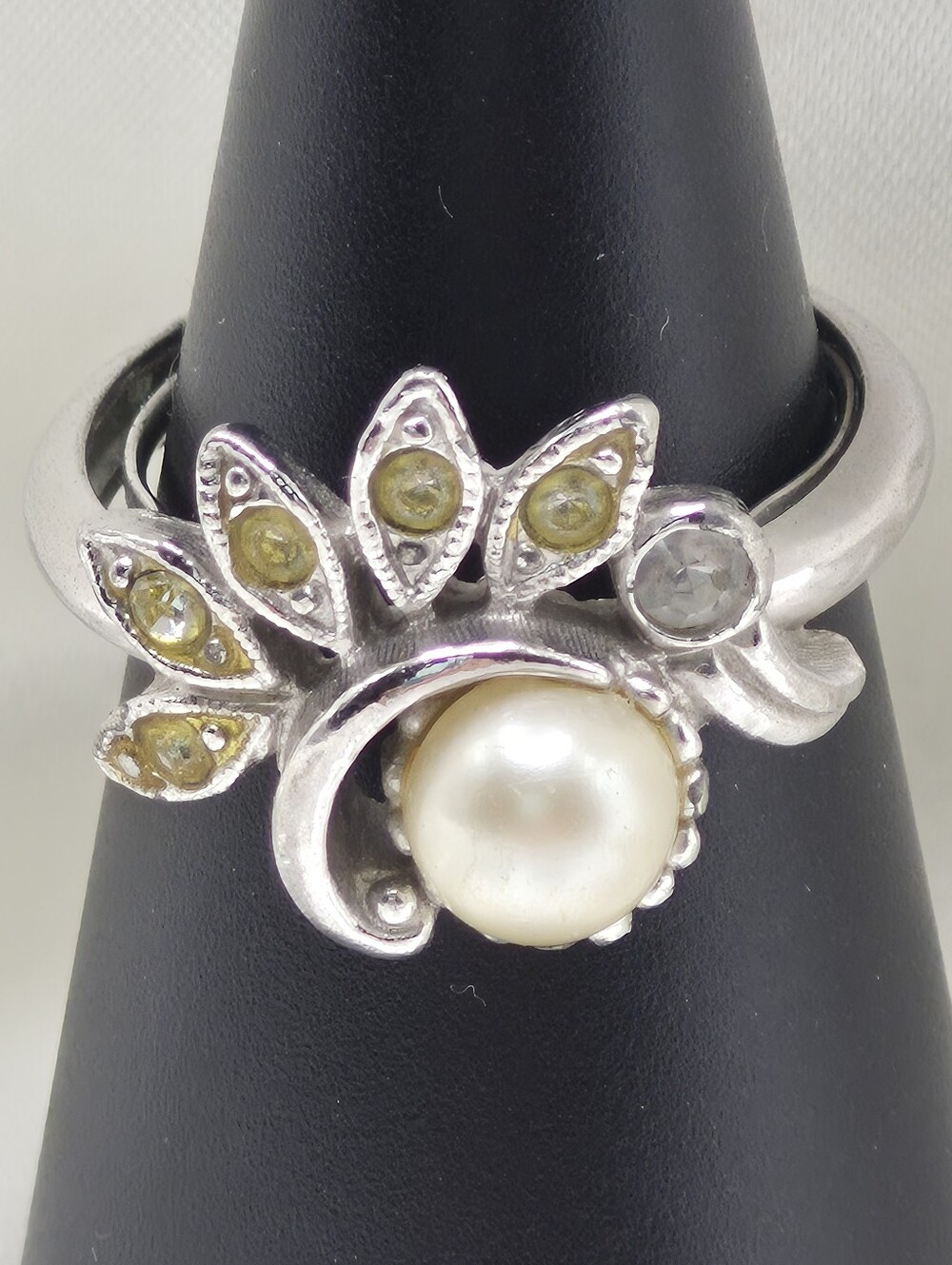 AVON "FANFARE" Pearl & Yellow Crystal Leaf Ring 1974 /1975 SIZE 7